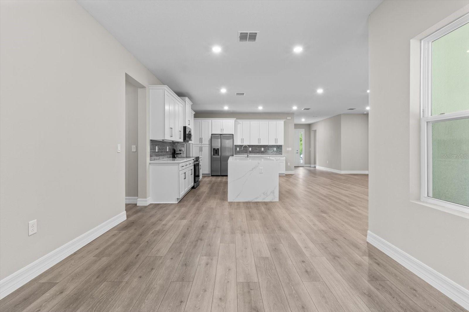 Image 22 of 53 For 27 Sycamore Court W