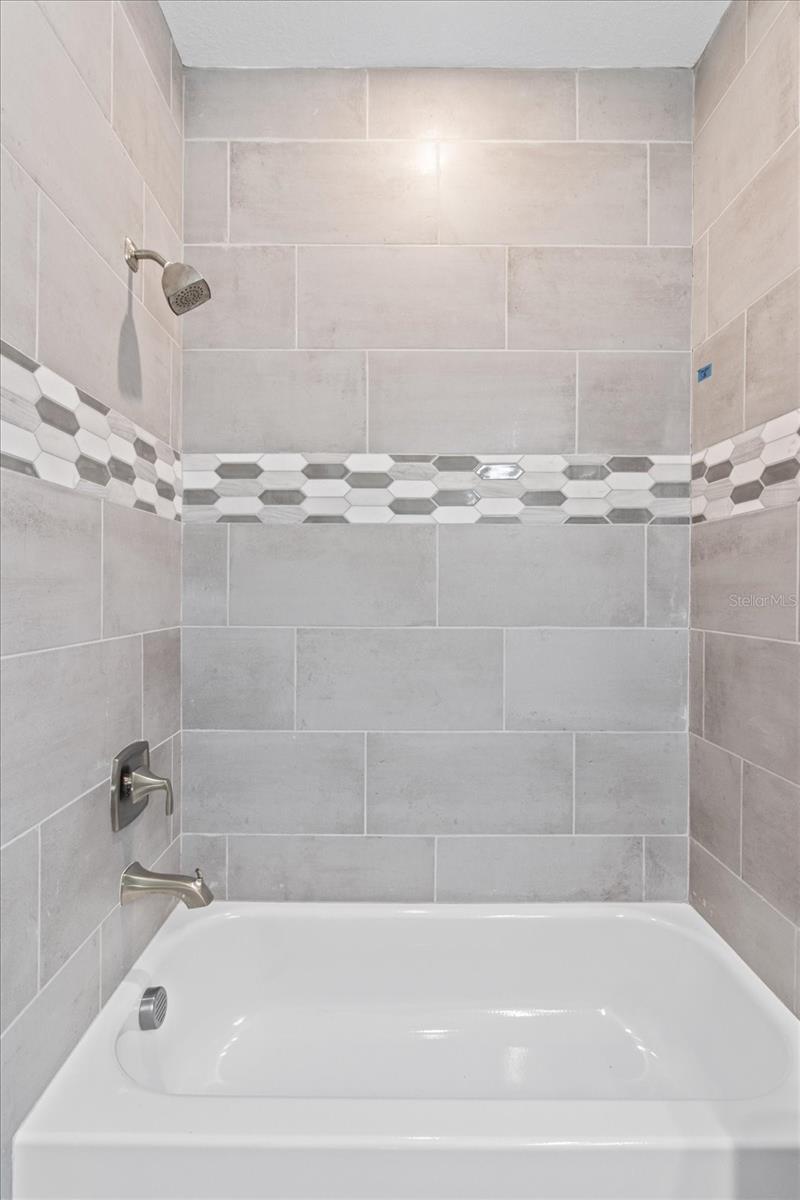 Image 33 of 53 For 27 Sycamore Court W