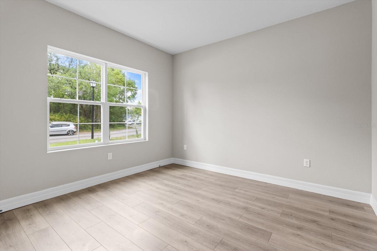 Image 7 of 53 For 27 Sycamore Court W