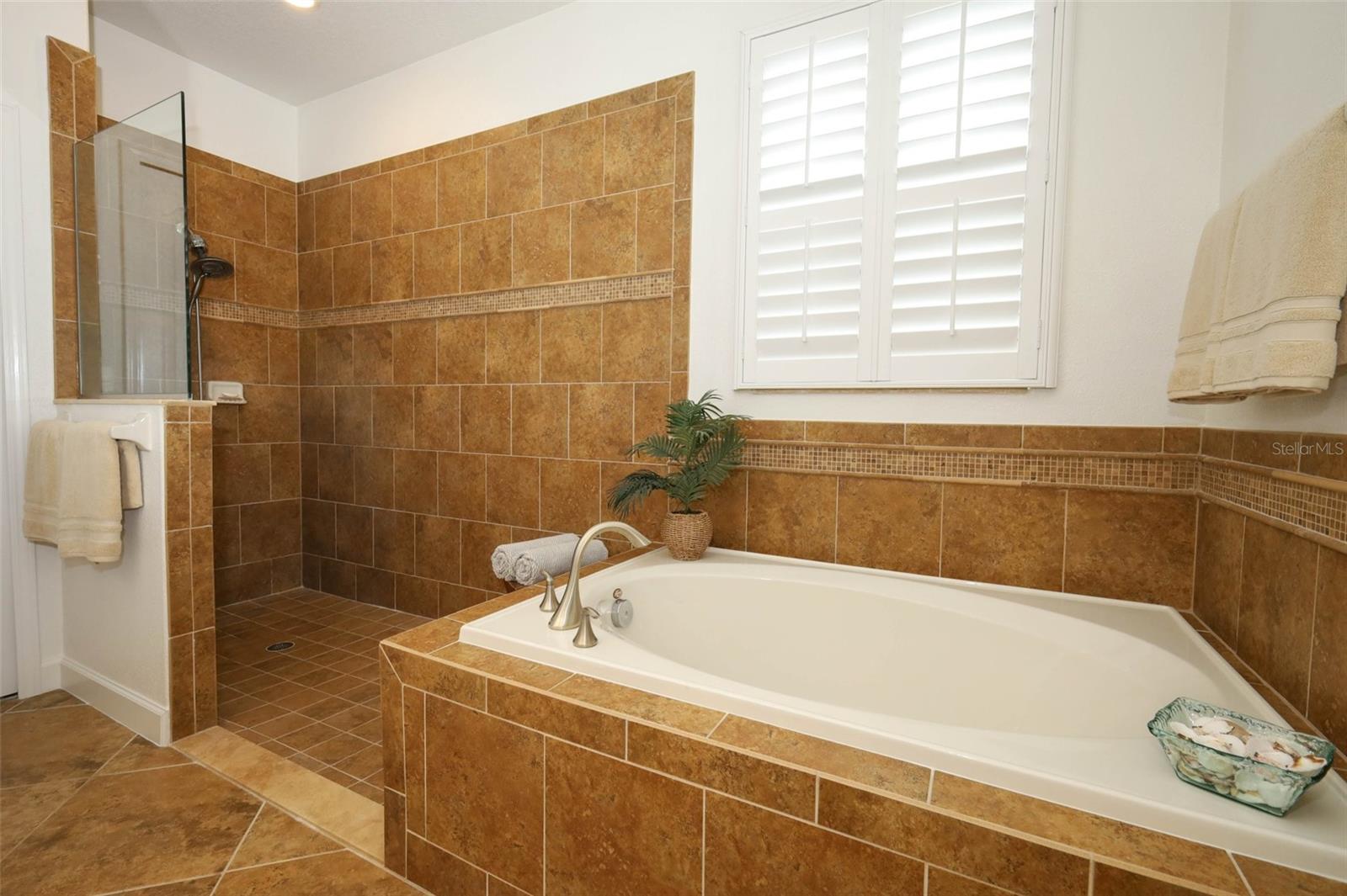 Image 31 of 55 For 3574 La Jolla Drive