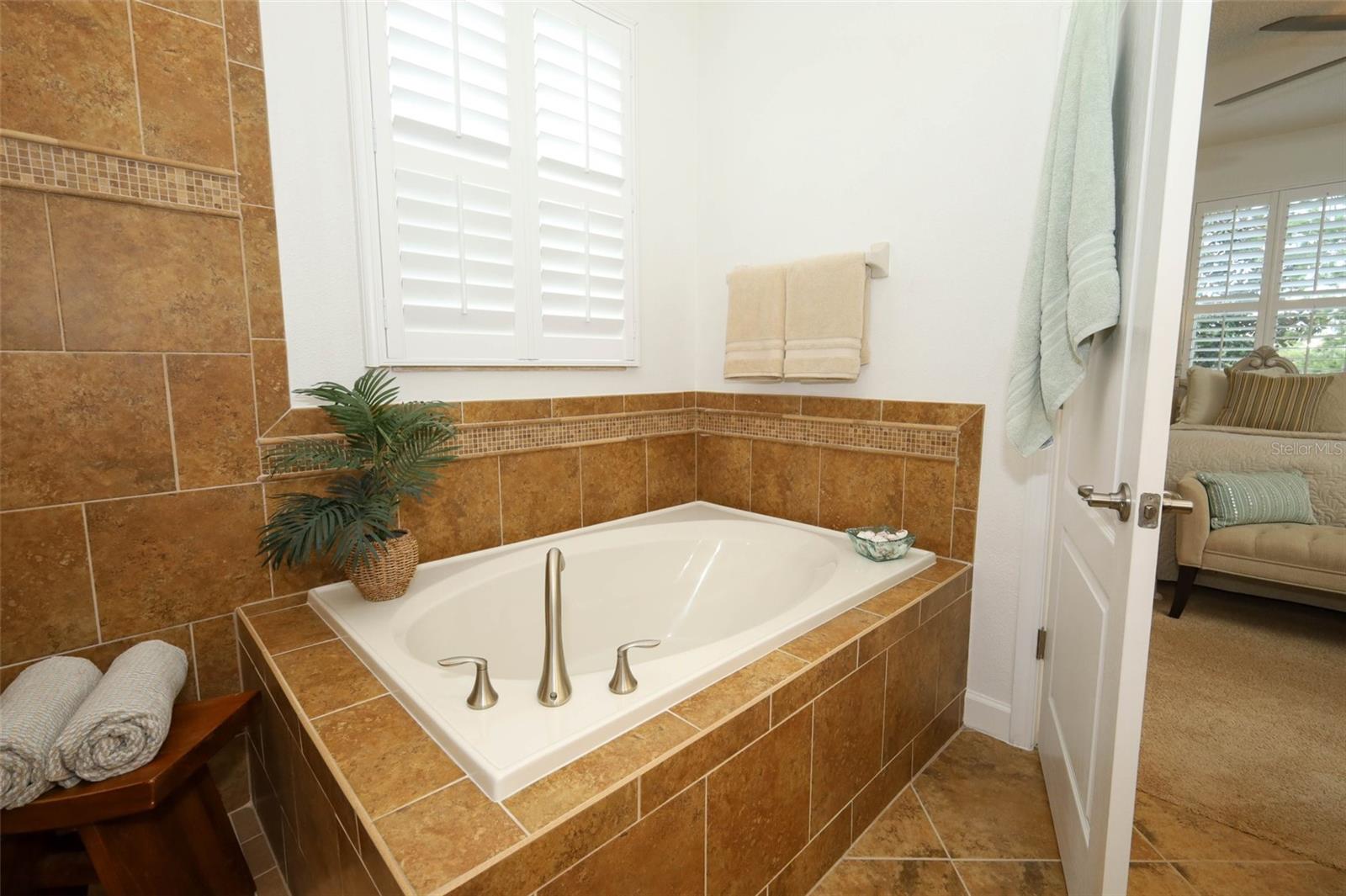 Image 33 of 55 For 3574 La Jolla Drive