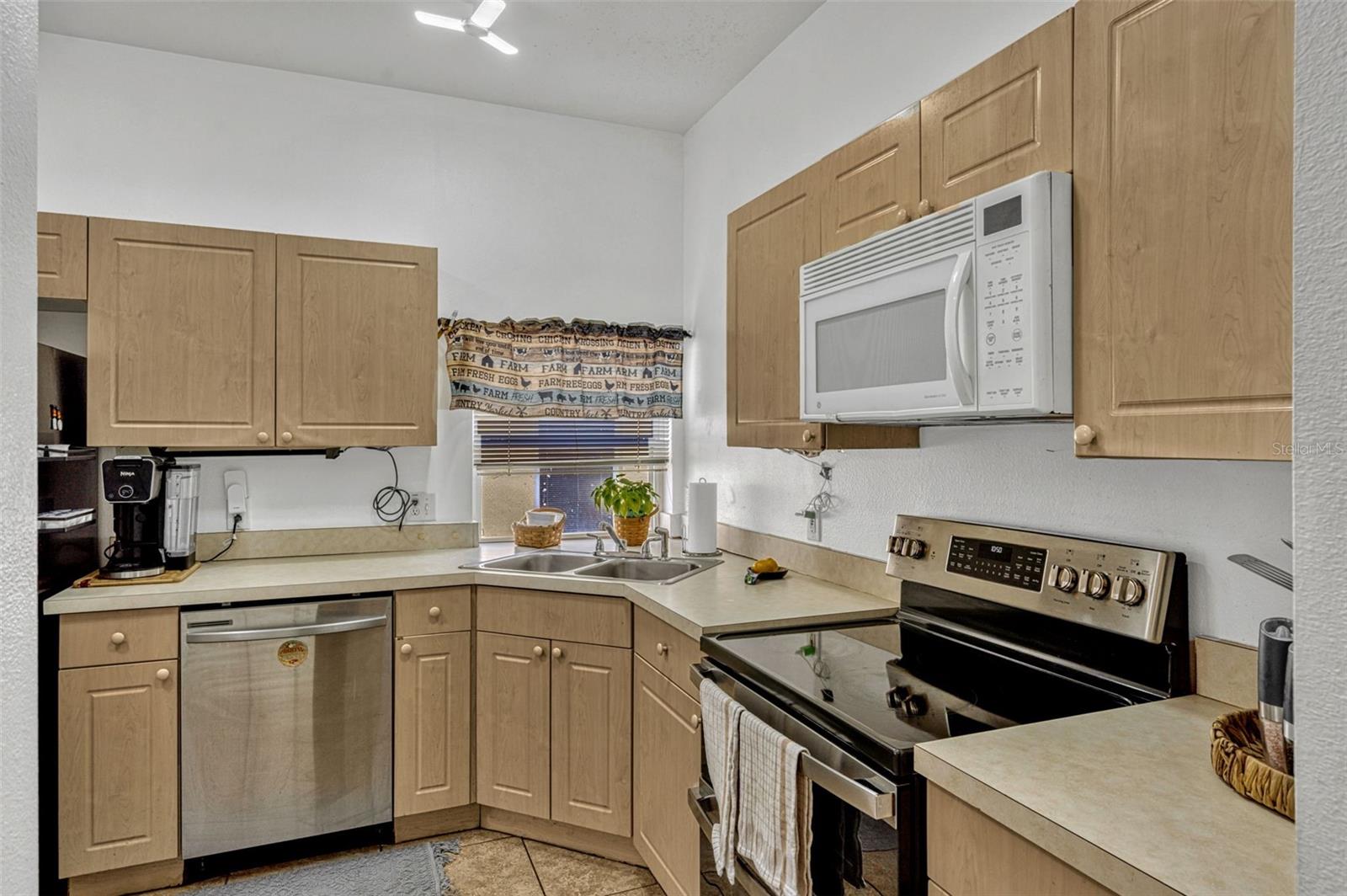Image 13 of 34 For 8152 Fan Palm Way