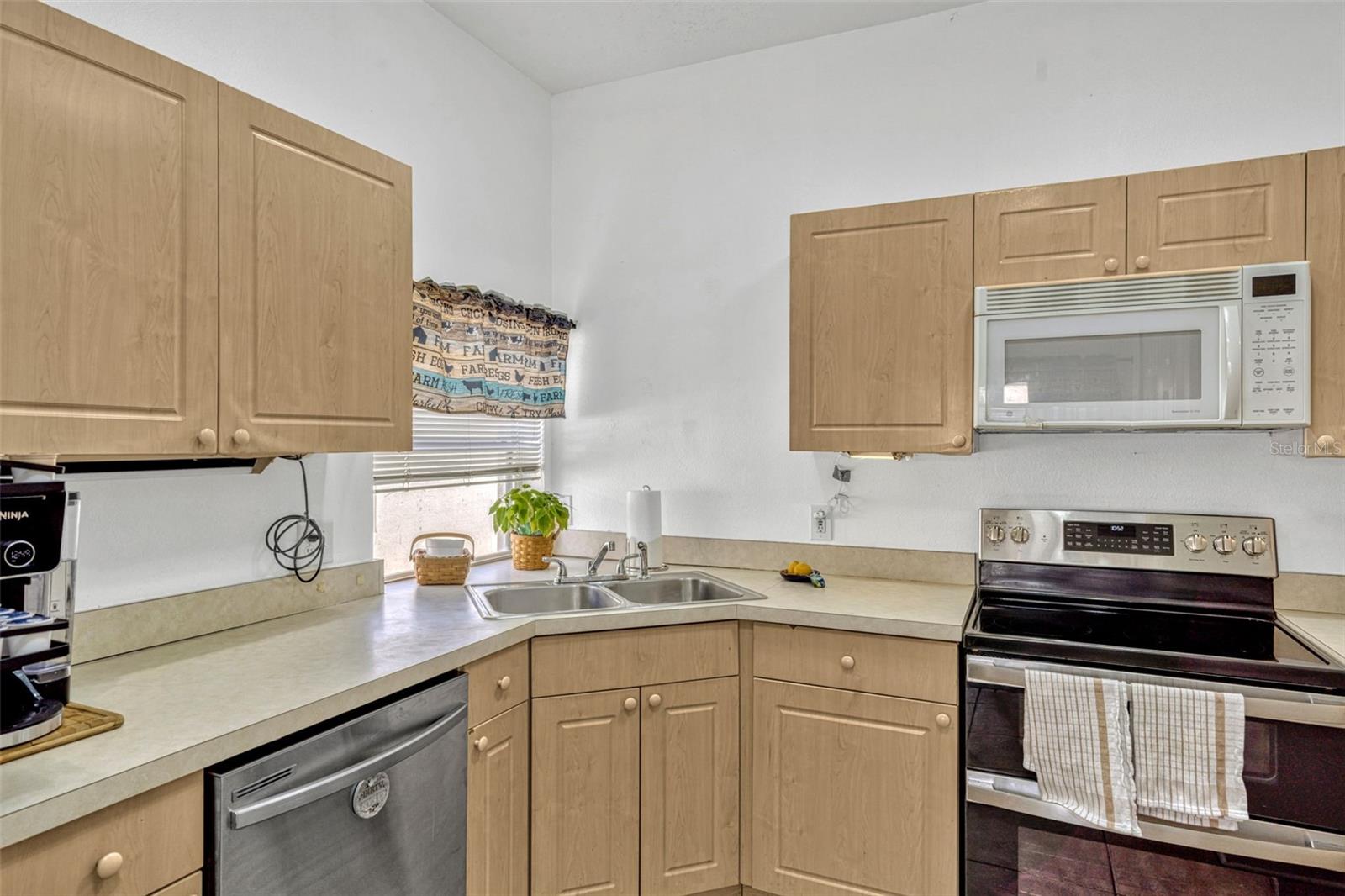 Image 14 of 34 For 8152 Fan Palm Way