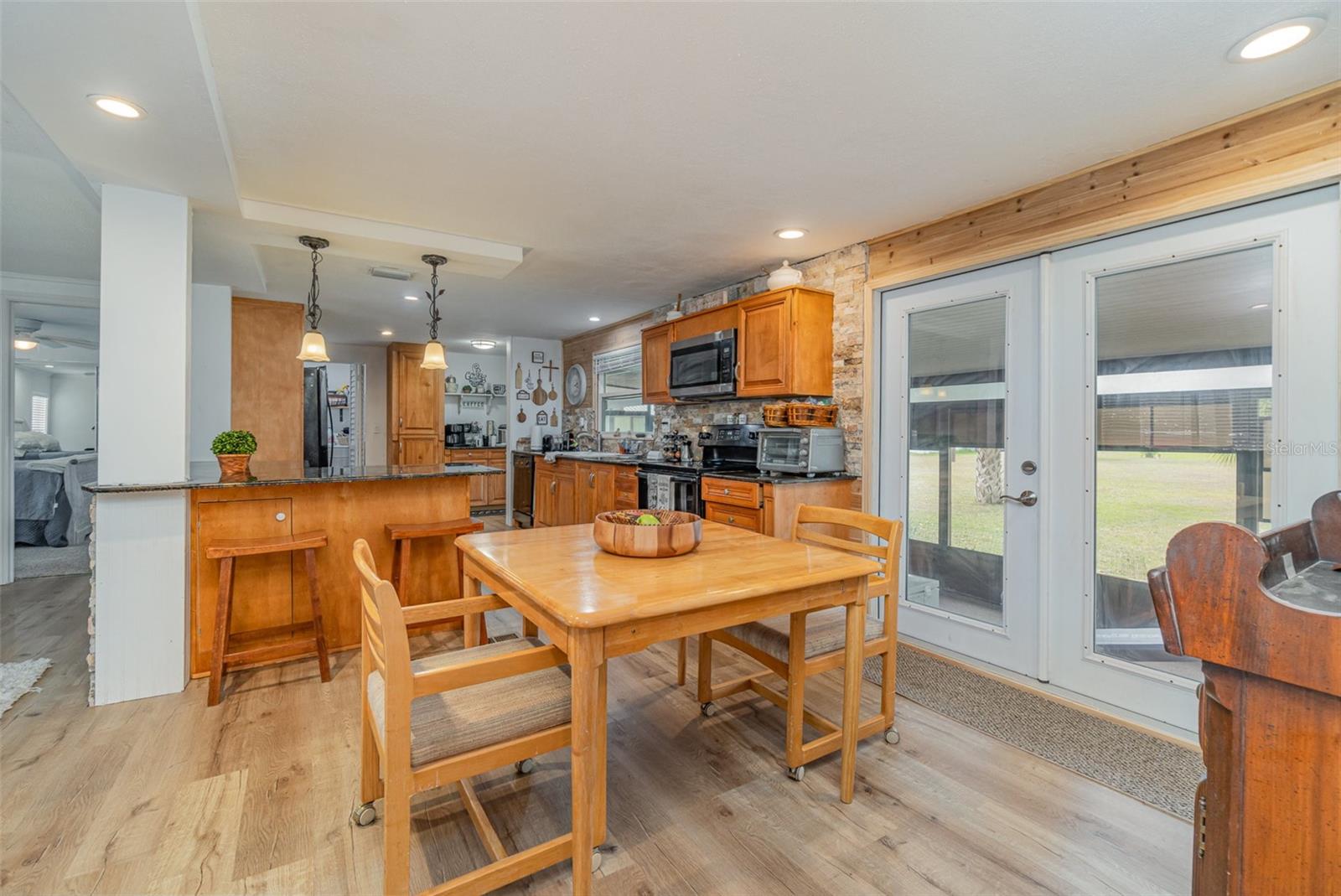 Image 11 of 27 For 1300 Riverview Drive