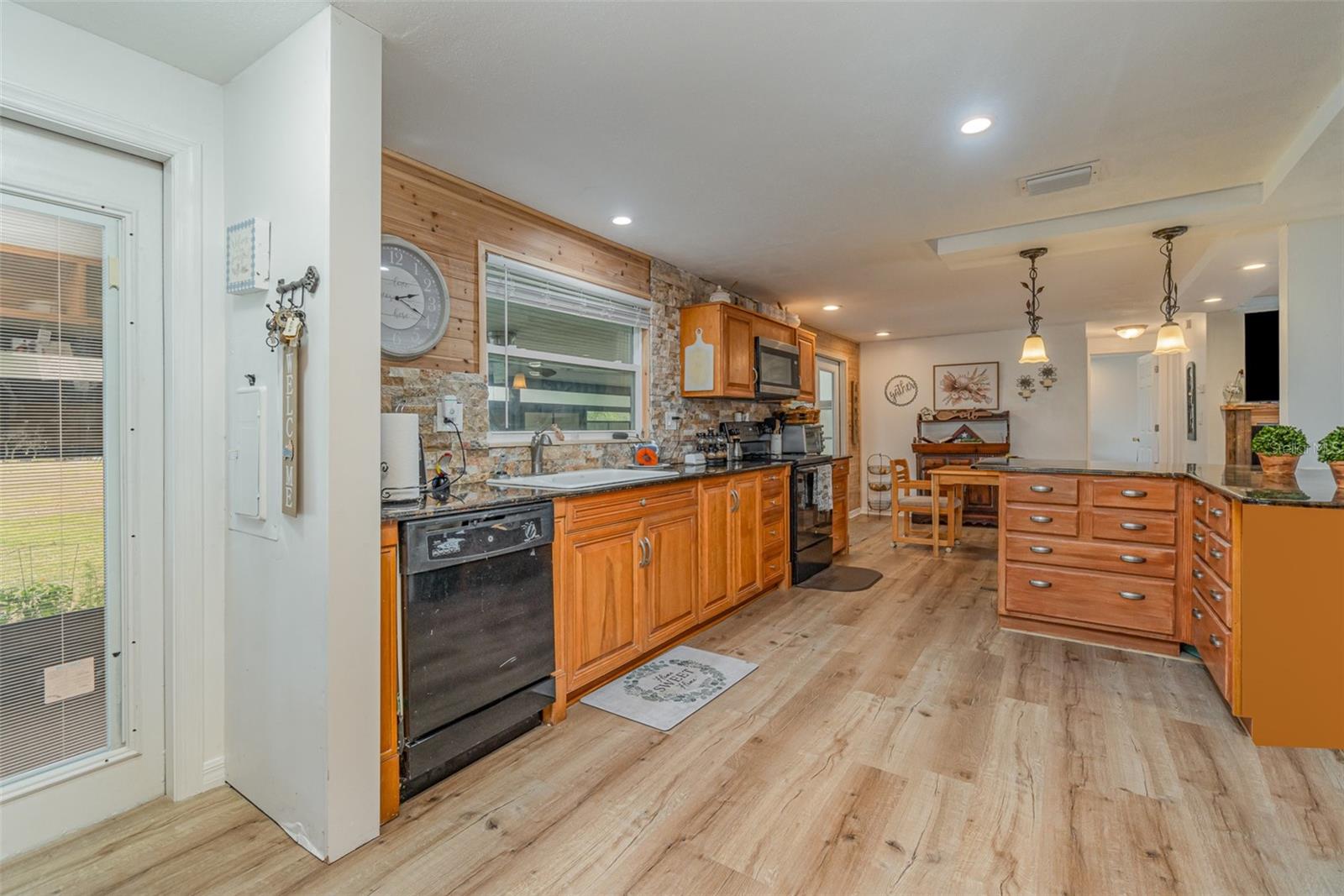 Image 13 of 27 For 1300 Riverview Drive