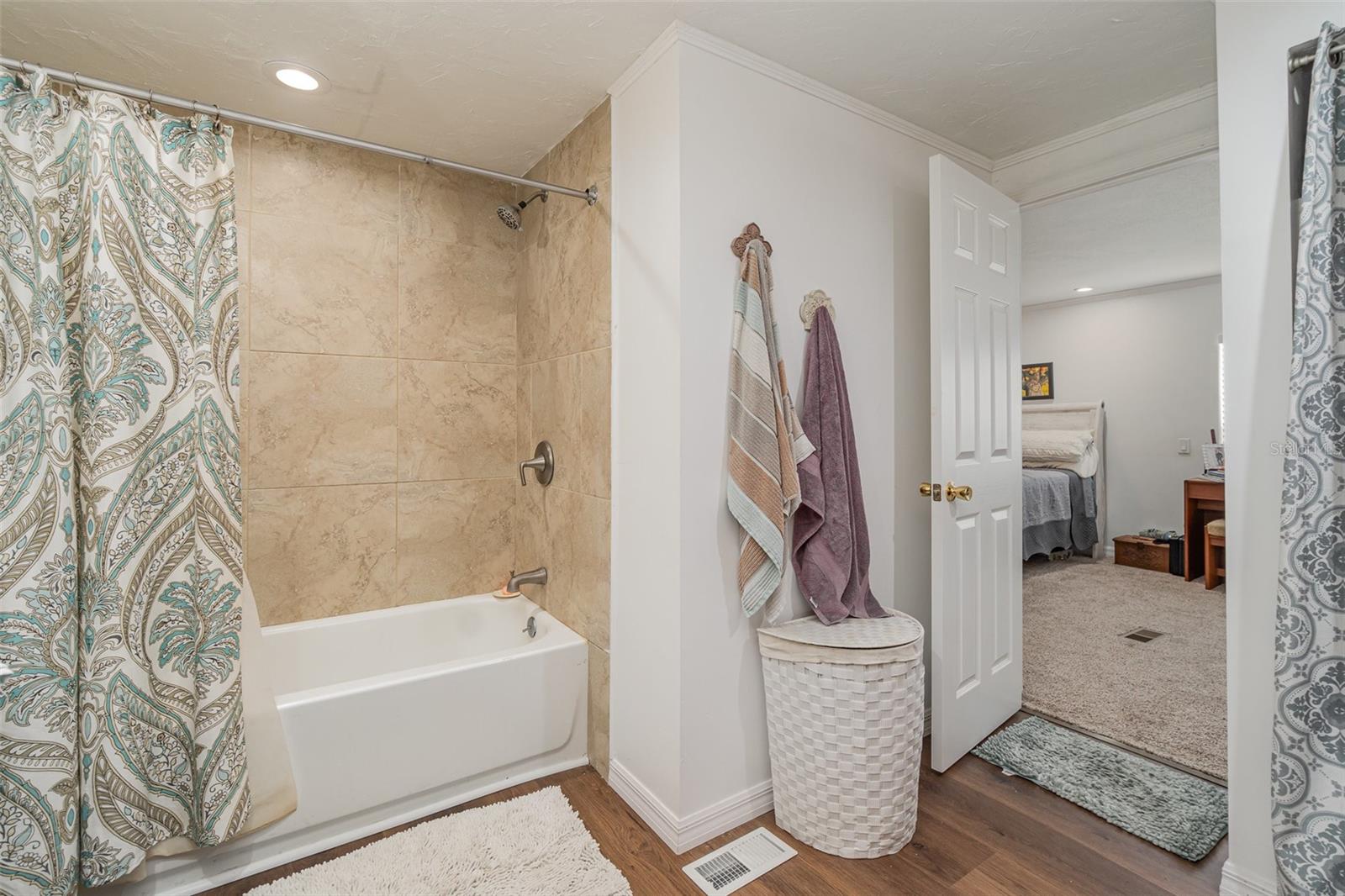 Image 18 of 27 For 1300 Riverview Drive