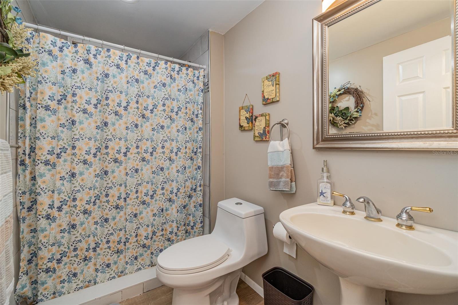 Image 20 of 27 For 1300 Riverview Drive