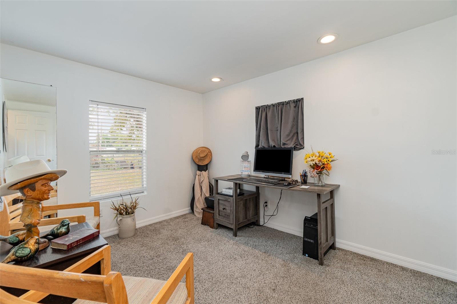 Image 21 of 27 For 1300 Riverview Drive