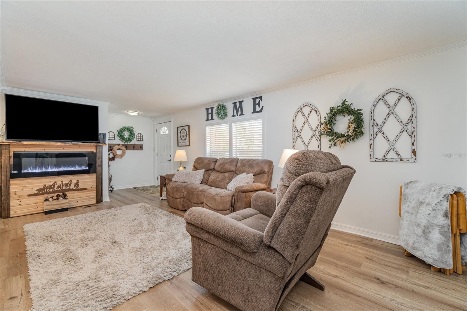Image 5 of 27 For 1300 Riverview Drive
