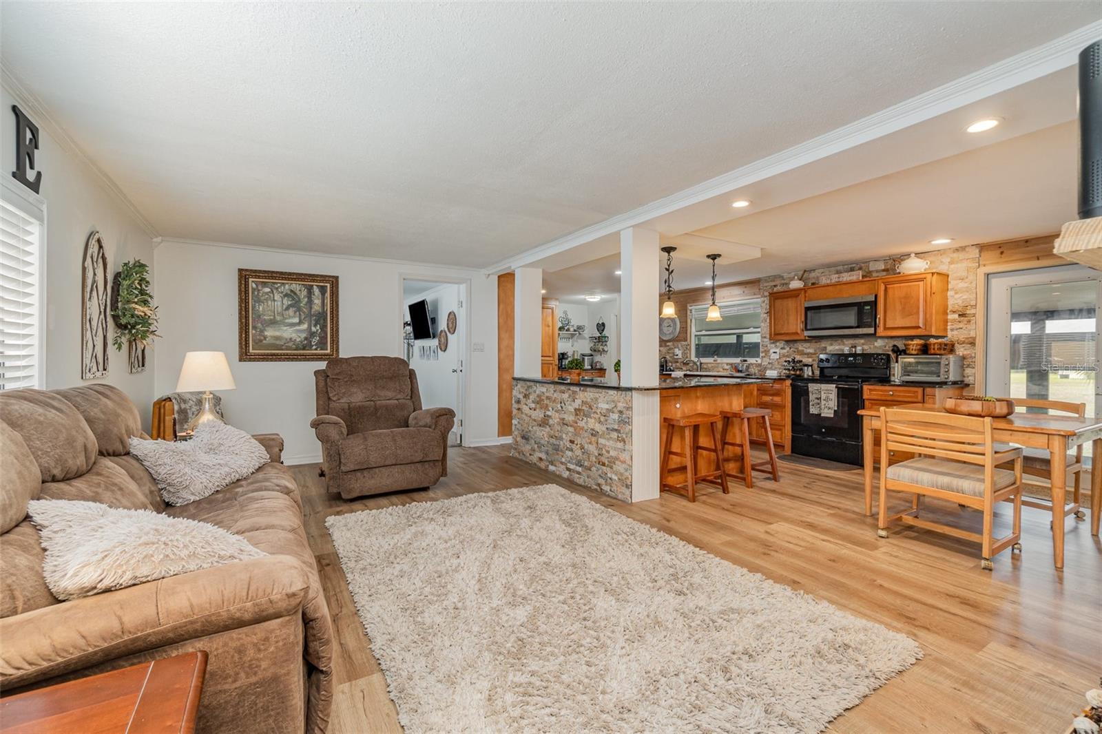 Image 7 of 27 For 1300 Riverview Drive