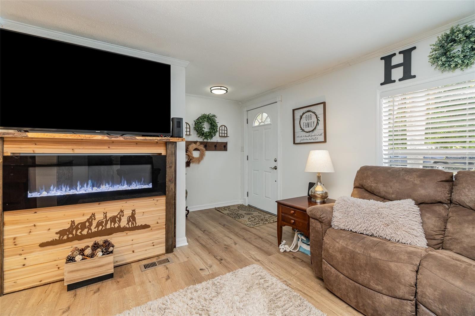Image 8 of 27 For 1300 Riverview Drive