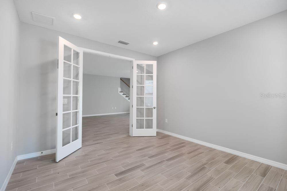 Image 24 of 34 For 854 Junonia Boulevard