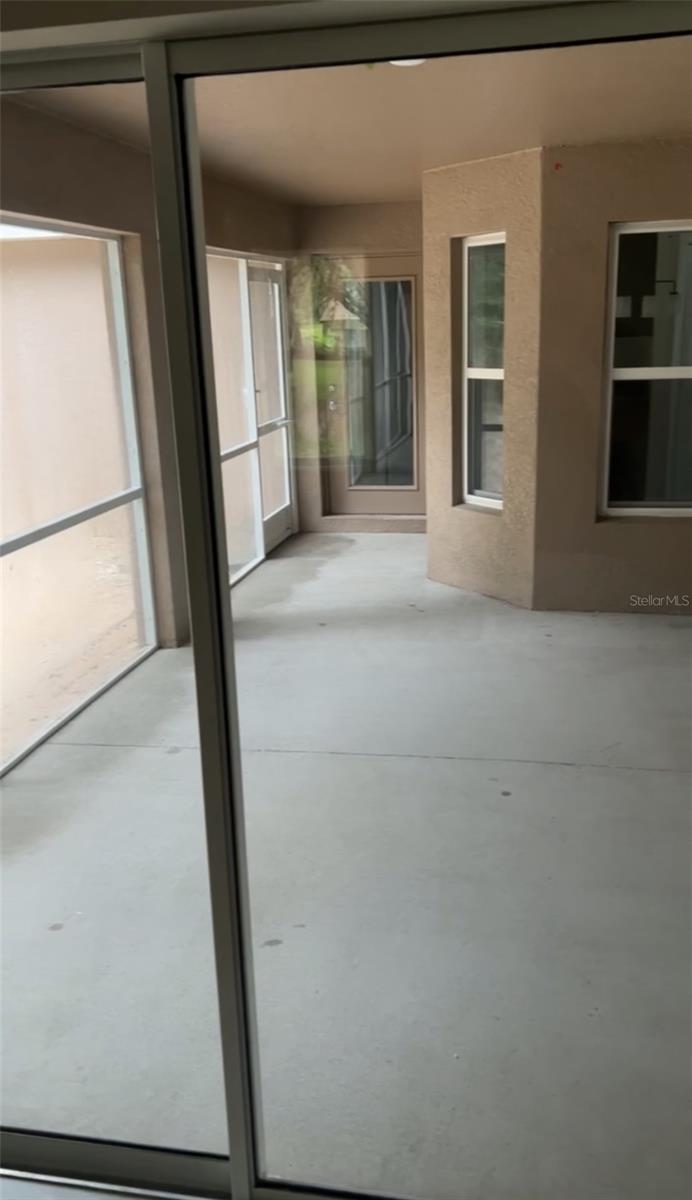 Image 17 of 50 For 9495 Baymeadows Drive