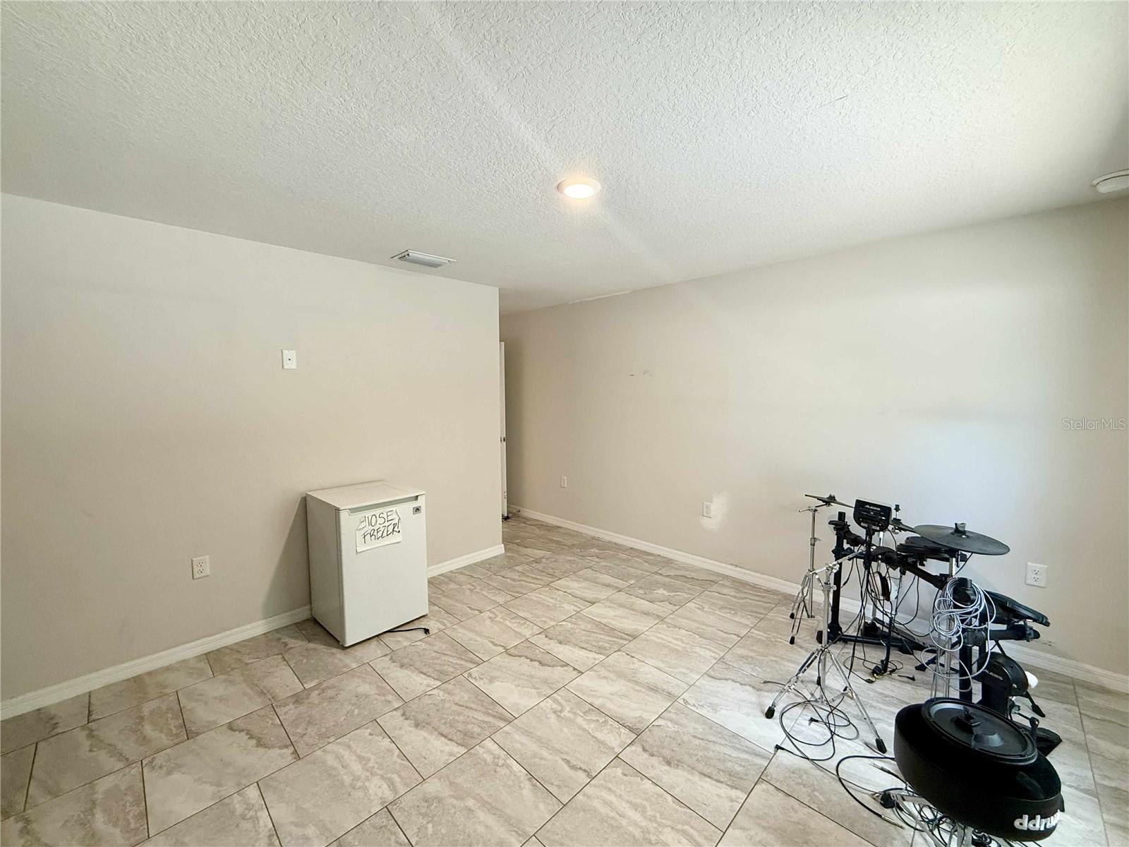 Image 32 of 50 For 9495 Baymeadows Drive