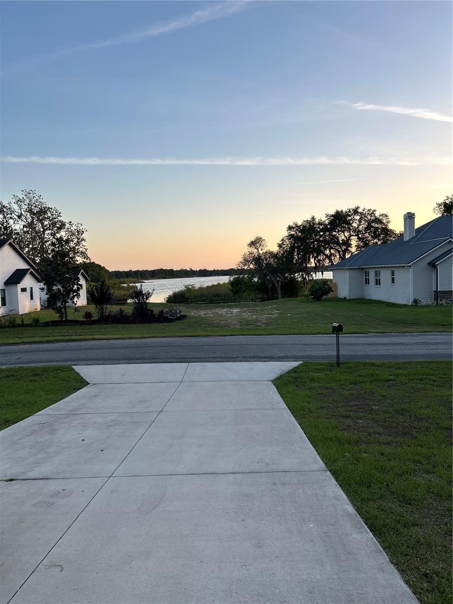 Image 6 of 50 For 9495 Baymeadows Drive