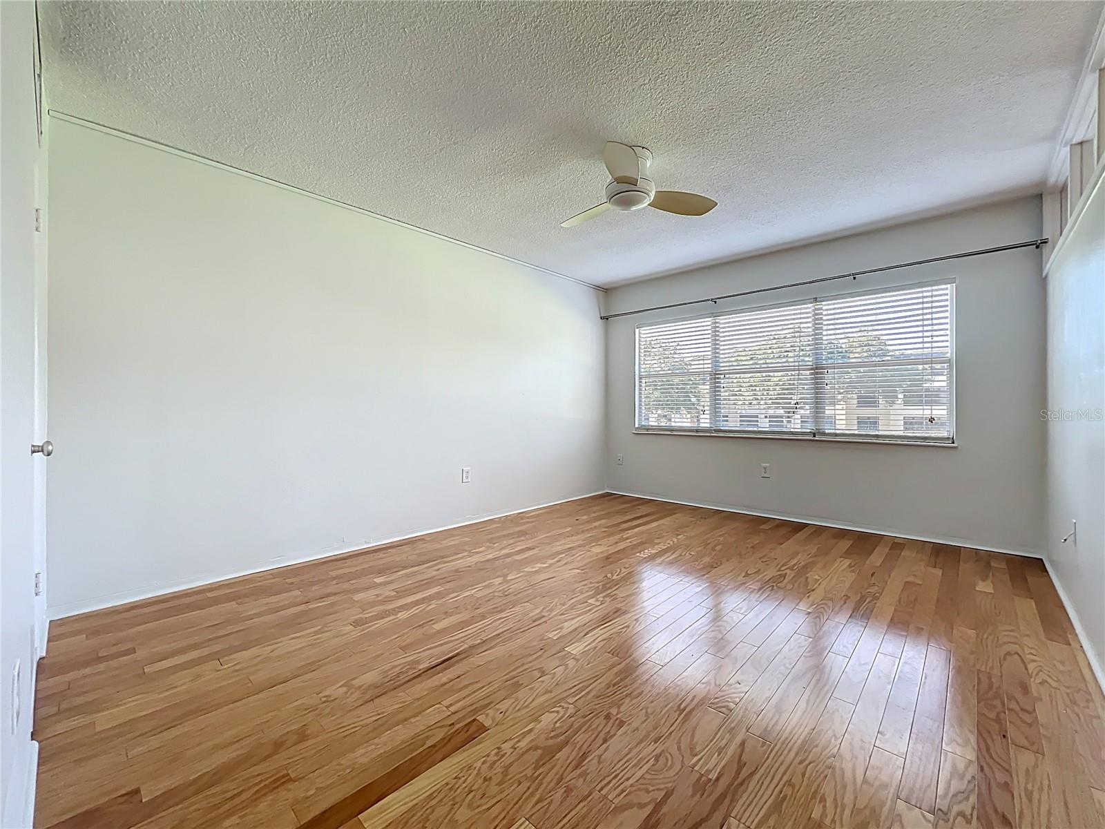 Image 10 of 31 For 640 Park Avenue 4