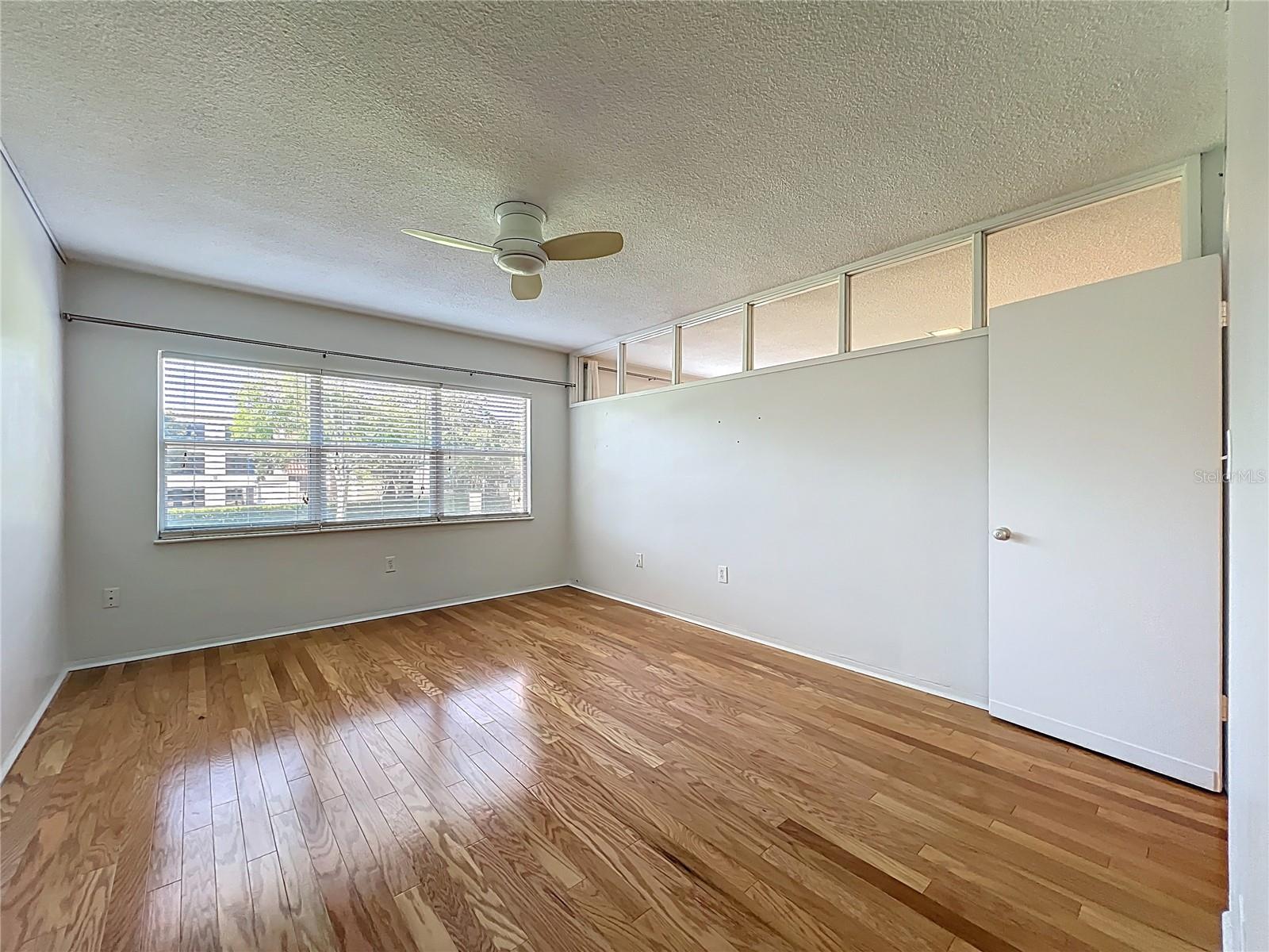 Image 12 of 31 For 640 Park Avenue 4