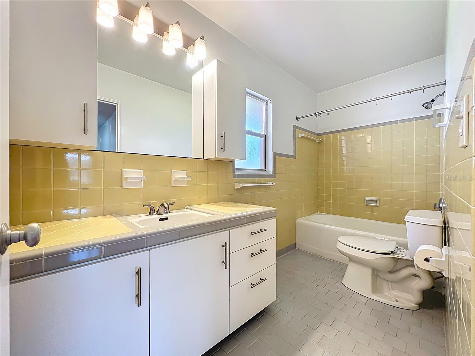 Image 14 of 31 For 640 Park Avenue 4