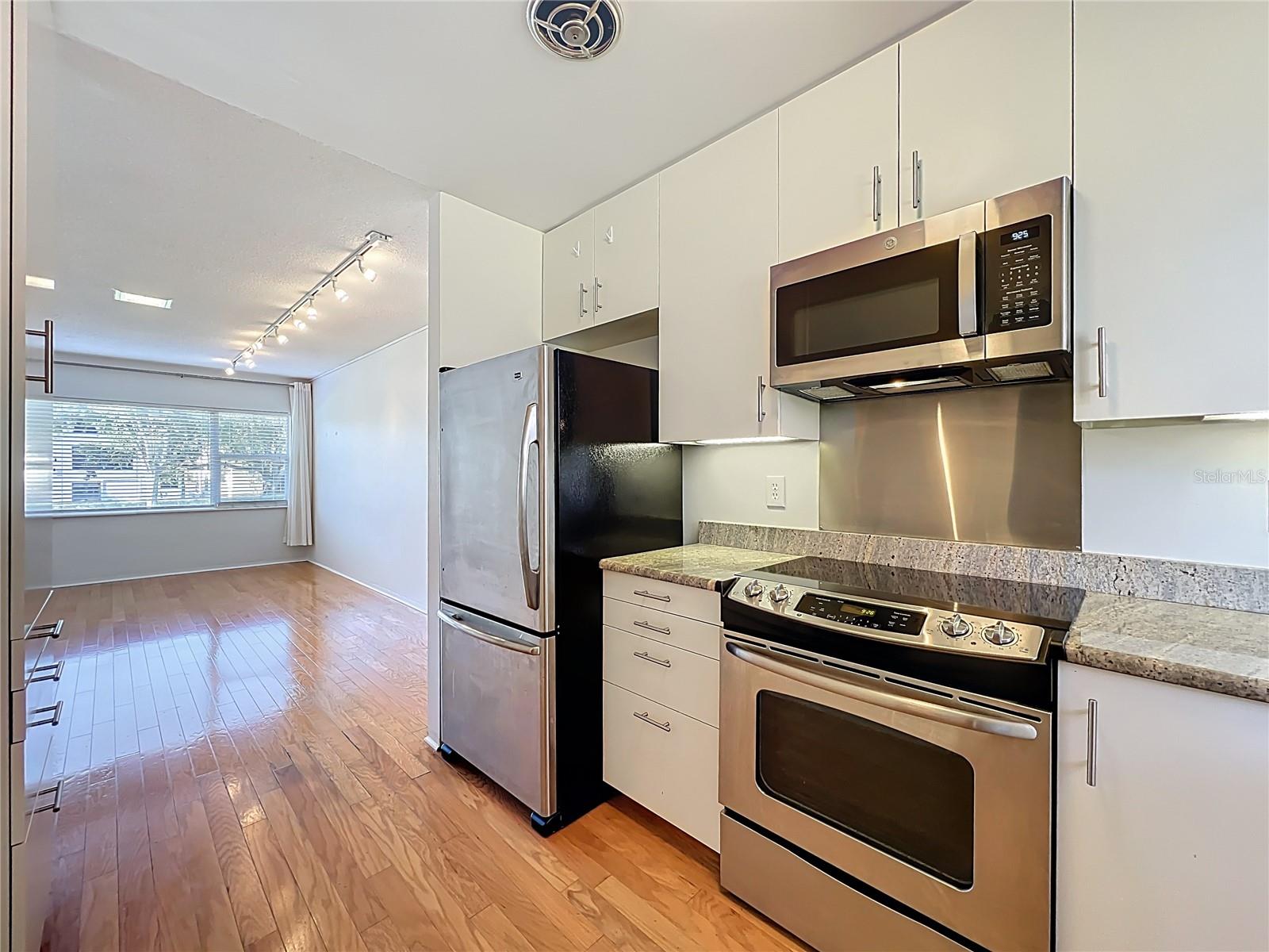 Image 4 of 31 For 640 Park Avenue 4