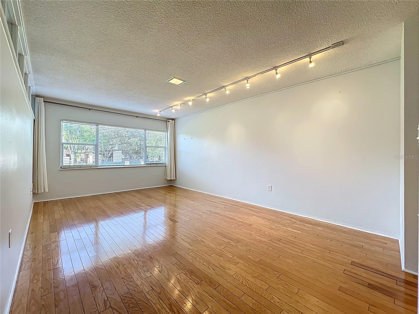 Image 7 of 31 For 640 Park Avenue 4
