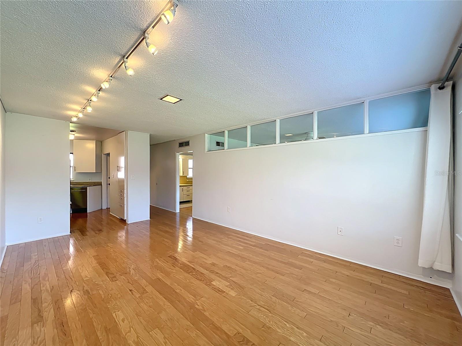Image 8 of 31 For 640 Park Avenue 4