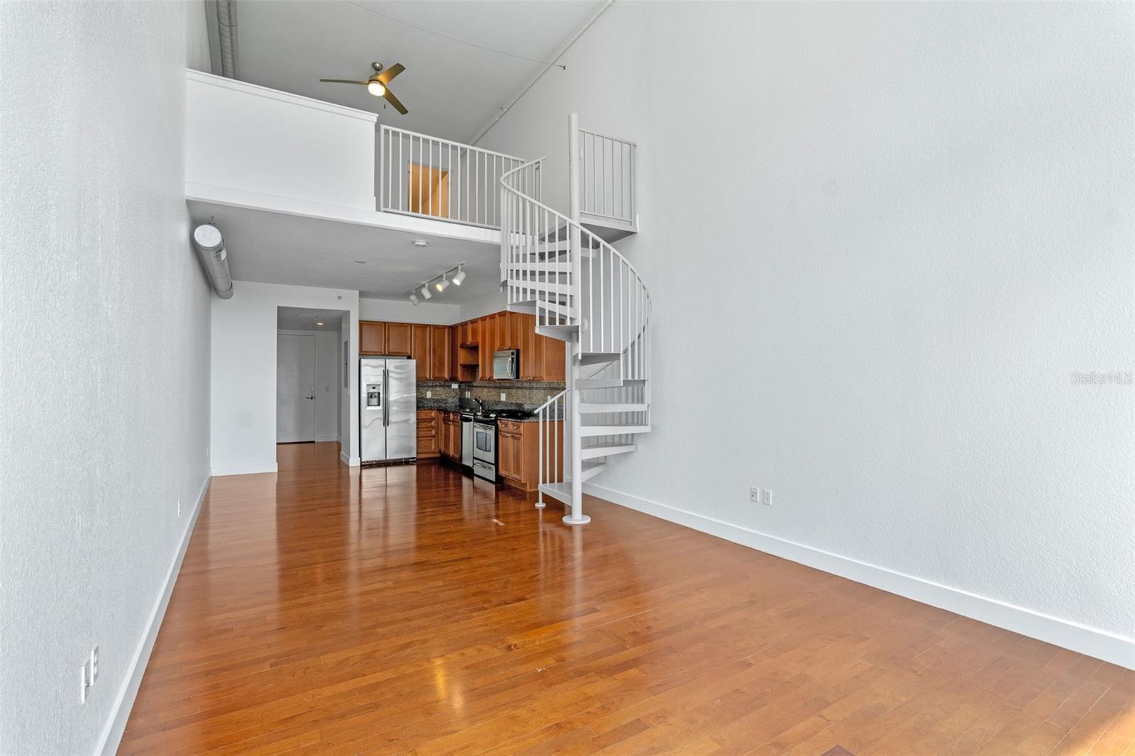 Image 16 of 39 For 150 Robinson Street 1023