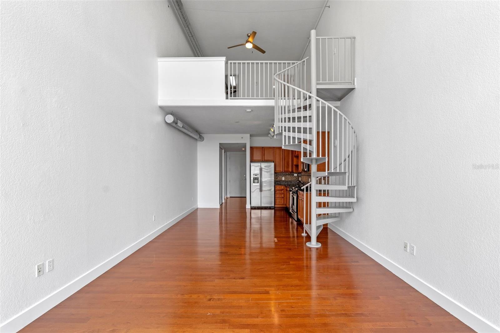 Image 17 of 39 For 150 Robinson Street 1023