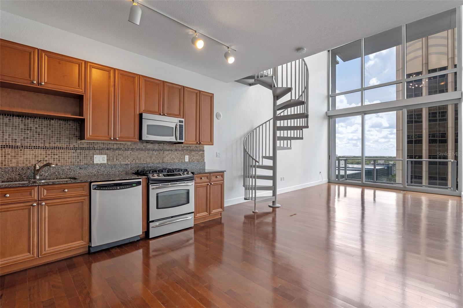 Image 9 of 39 For 150 Robinson Street 1023