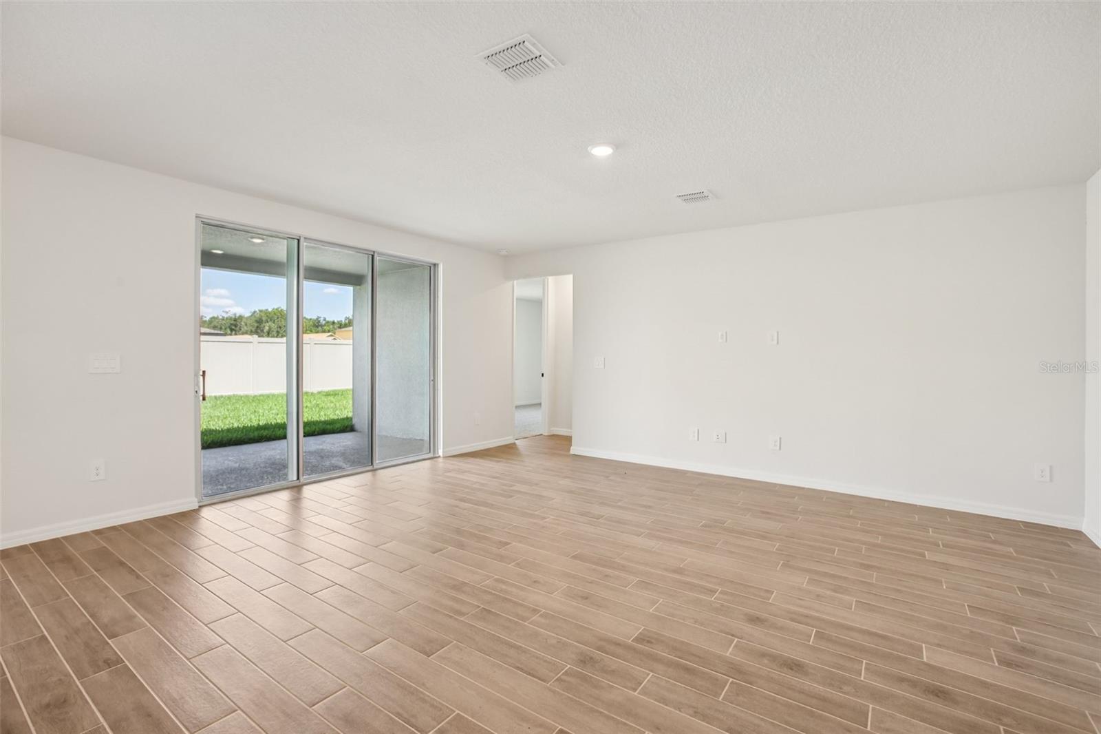 Image 7 of 27 For 1775 Draughton Drive
