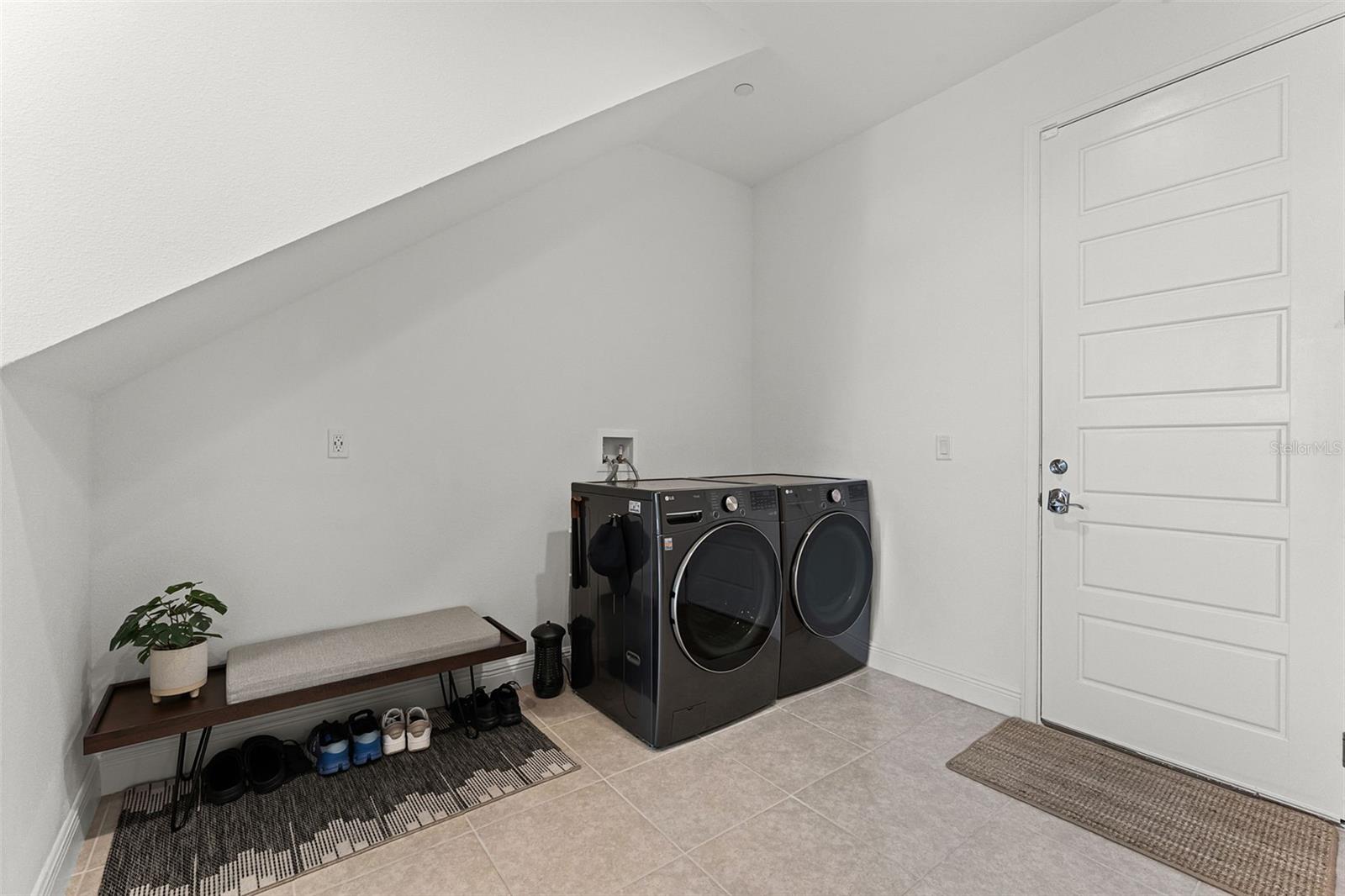 Image 32 of 58 For 10108 Sunnifa Alley