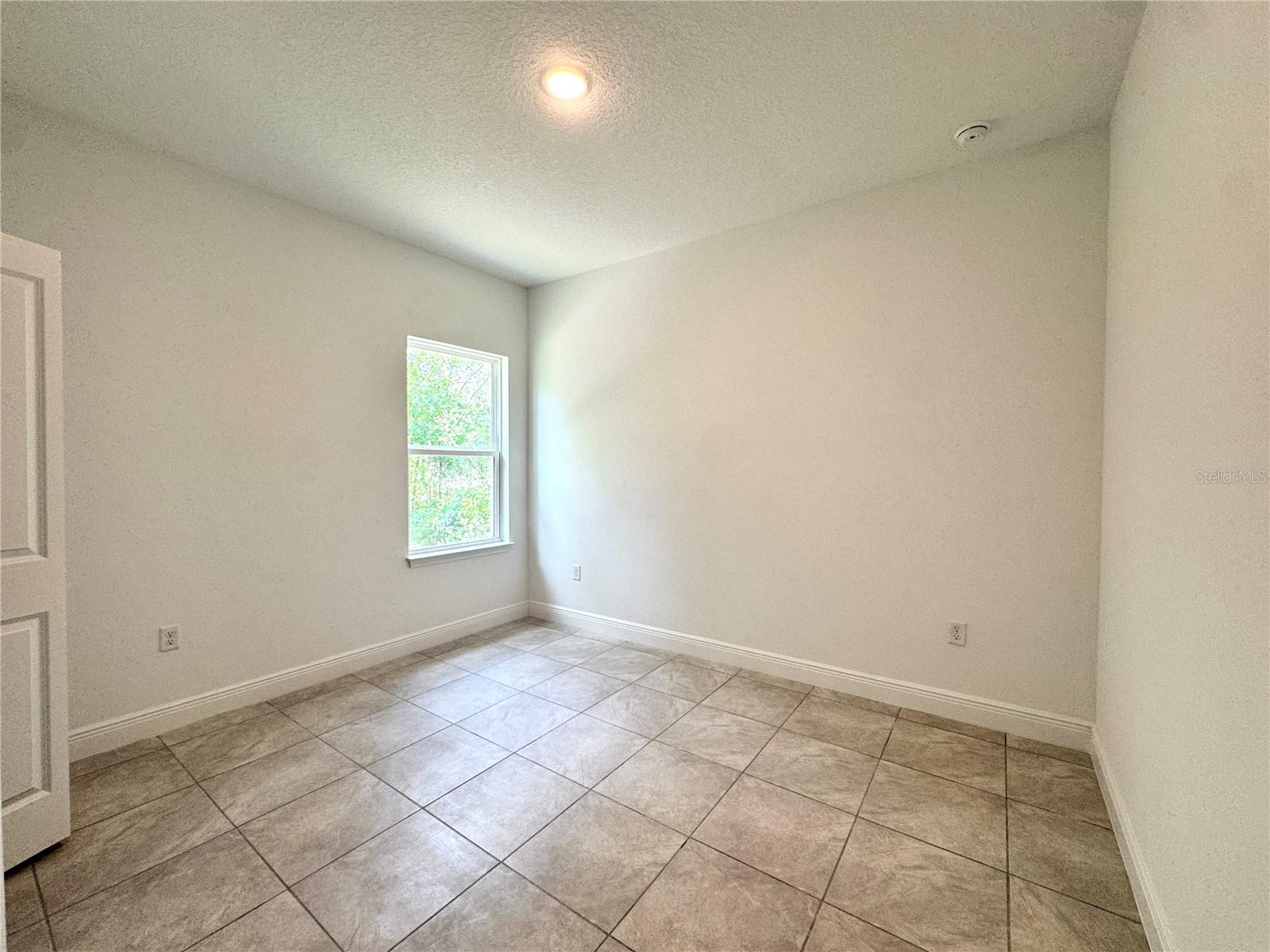 Listing photo id 12 for 10616 Didiscus Drive