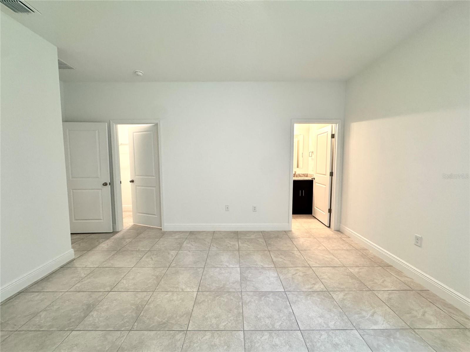 Listing photo id 15 for 10616 Didiscus Drive