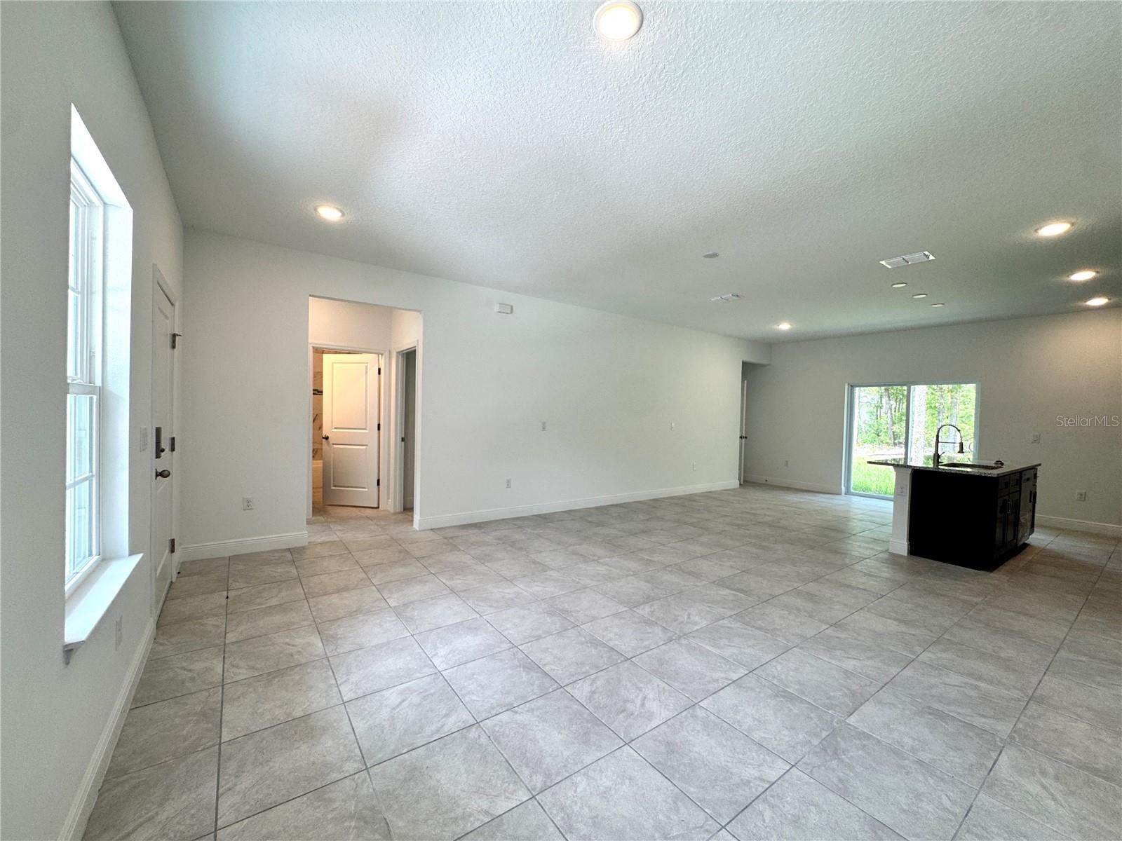 Listing photo id 2 for 10616 Didiscus Drive