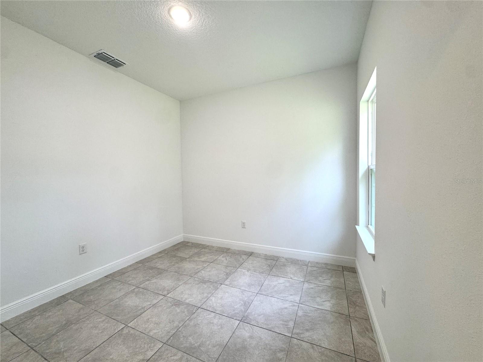 Listing photo id 6 for 10616 Didiscus Drive