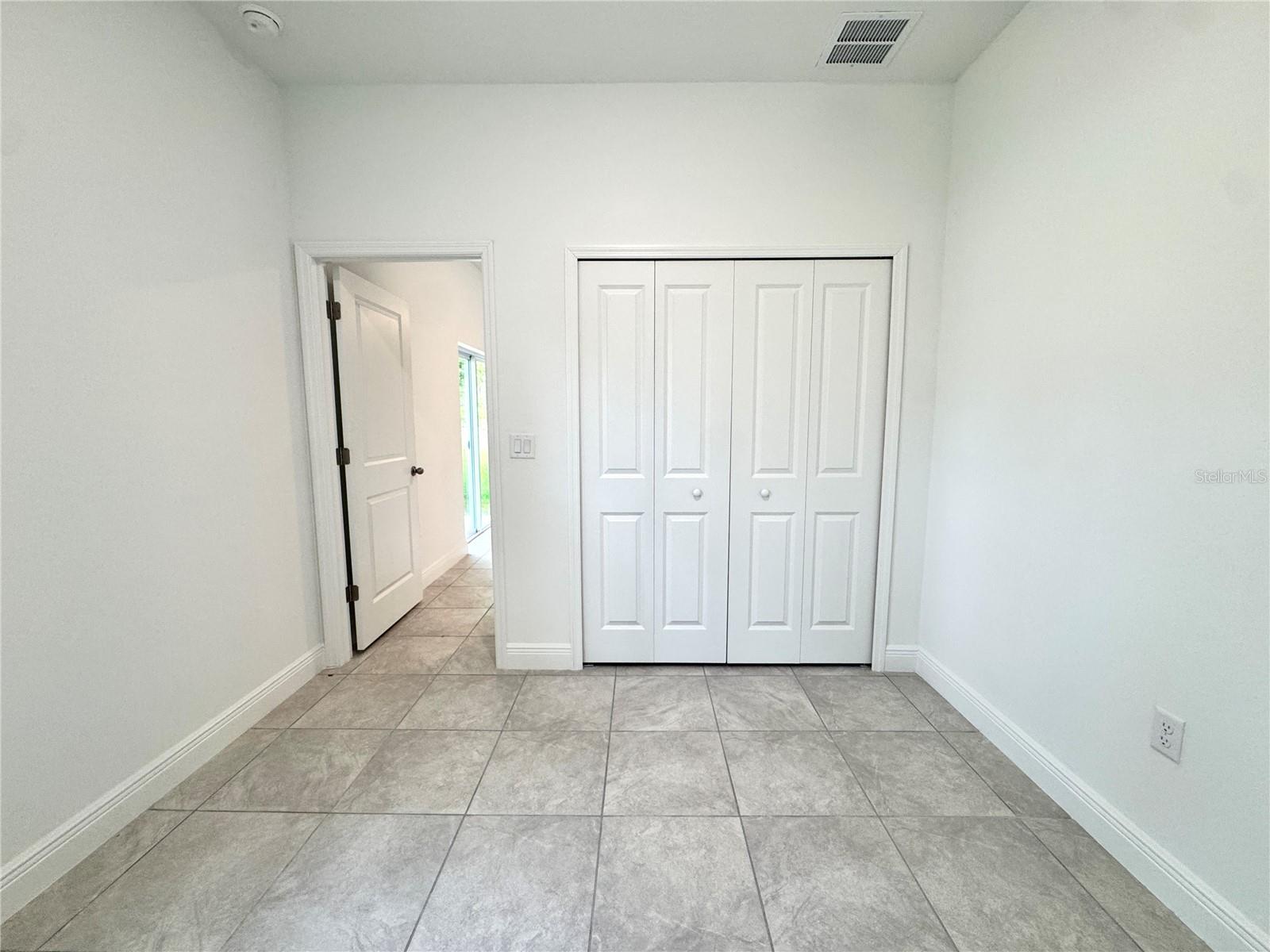 Listing photo id 7 for 10616 Didiscus Drive