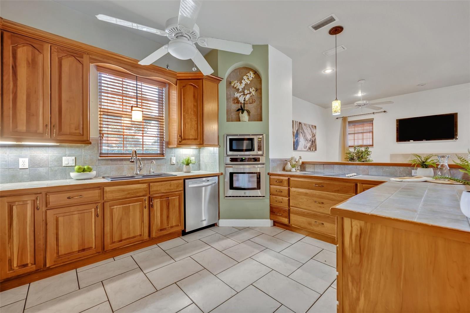 Image 13 of 33 For 2523 Madron Court