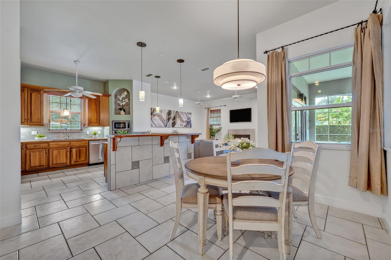 Image 14 of 33 For 2523 Madron Court