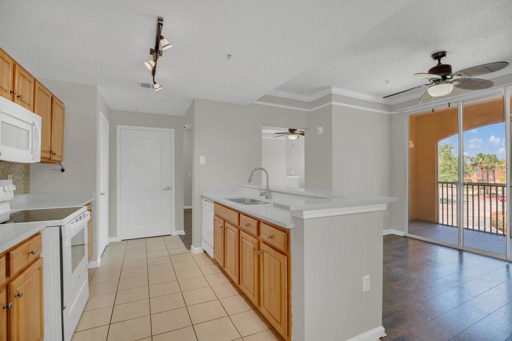 Image 10 of 44 For 12414 Baleria Cove 104