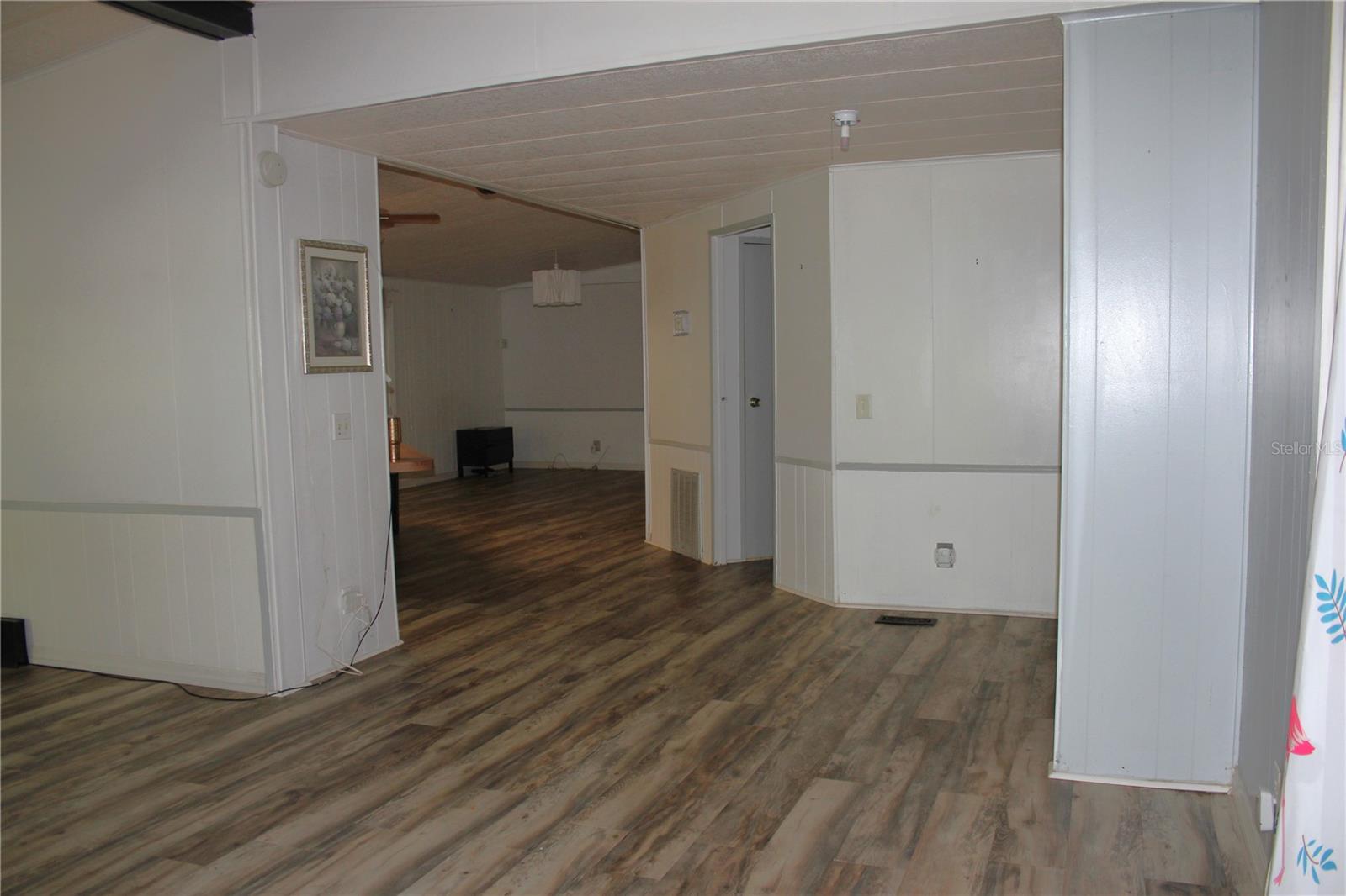Image 20 of 57 For 825 Robinson Court