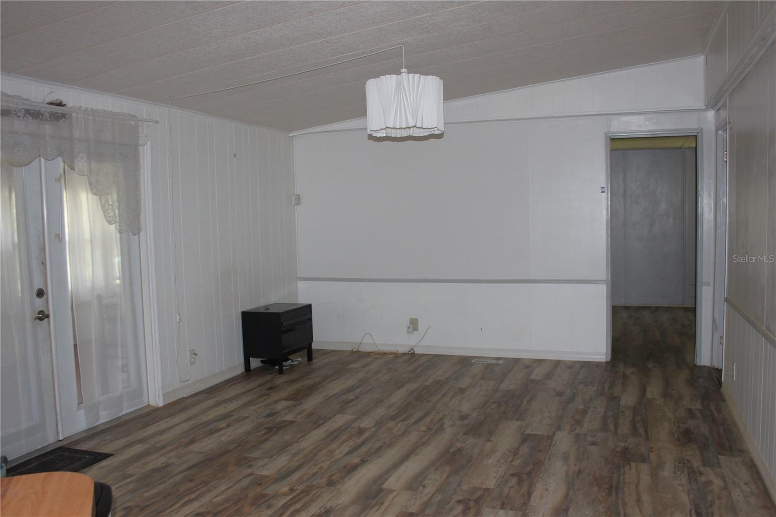 Image 23 of 57 For 825 Robinson Court