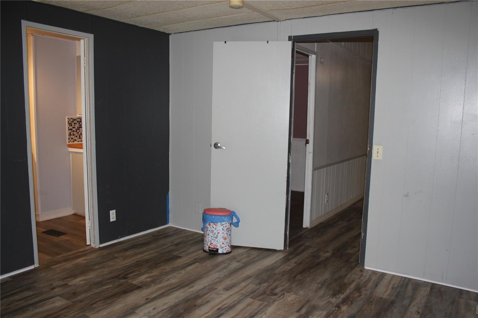 Image 31 of 57 For 825 Robinson Court
