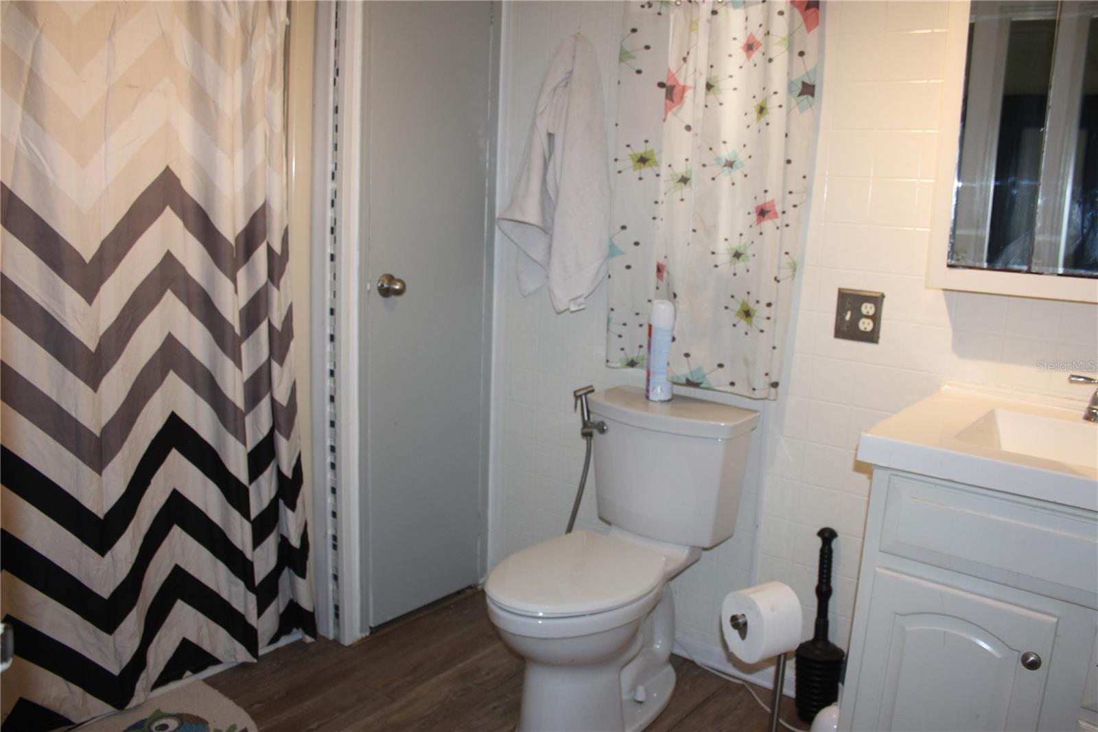 Image 32 of 57 For 825 Robinson Court