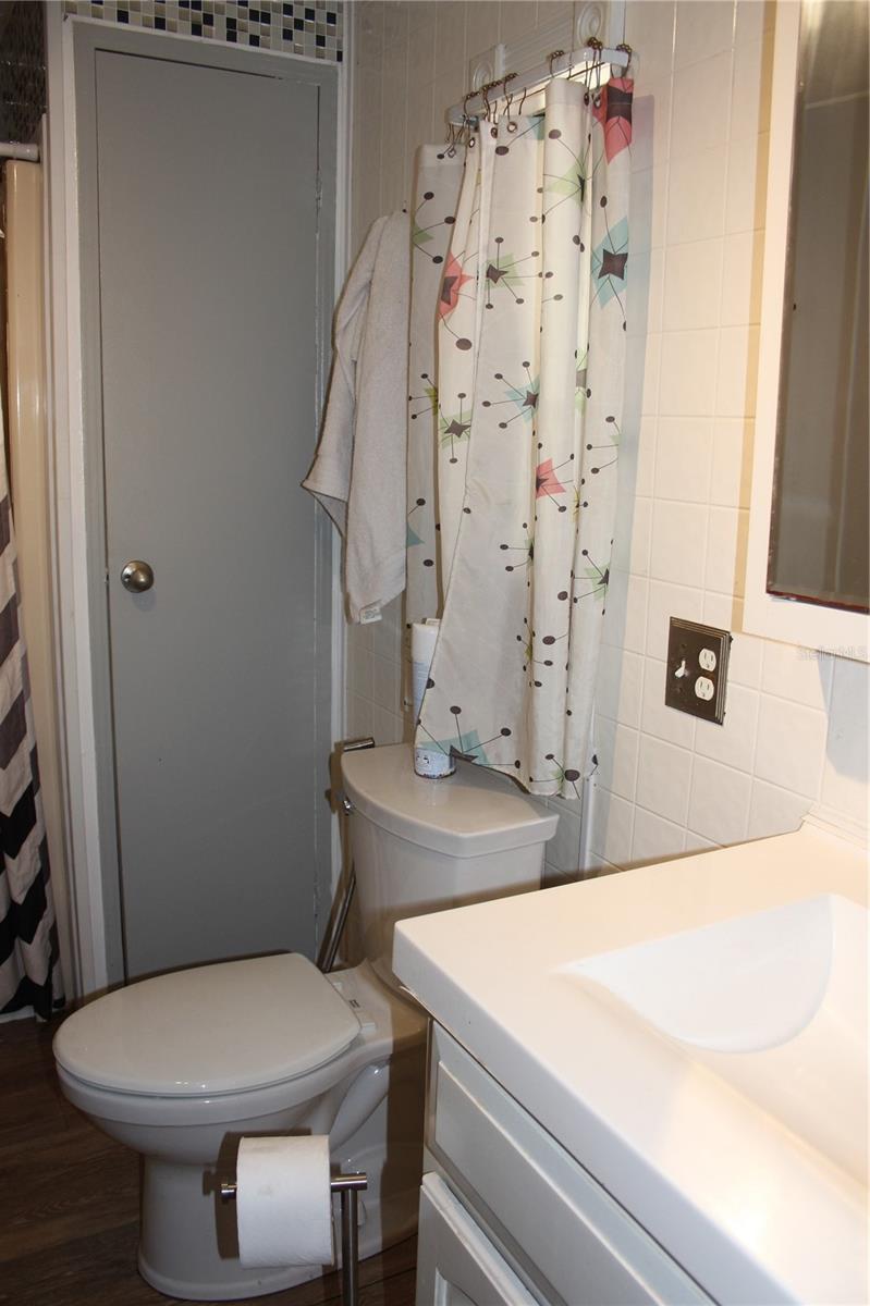 Image 35 of 57 For 825 Robinson Court