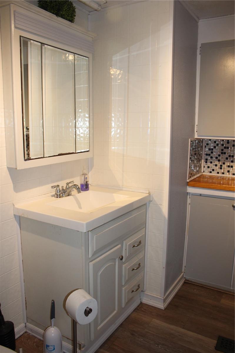 Image 36 of 57 For 825 Robinson Court