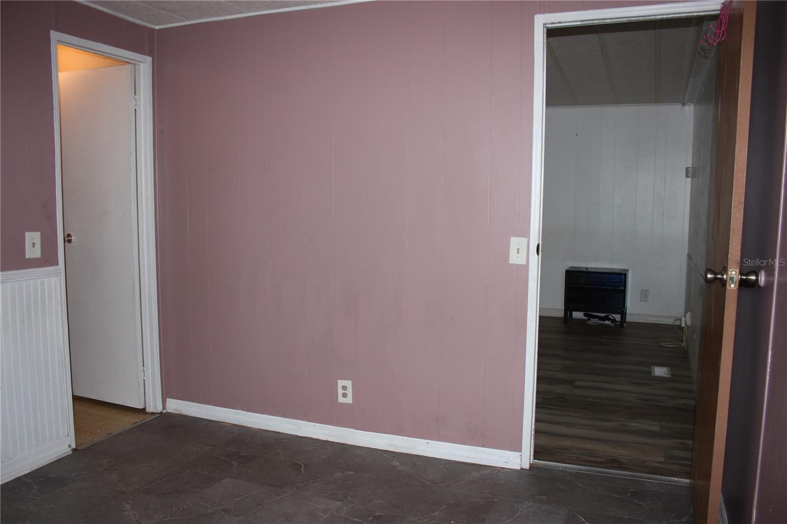 Image 40 of 57 For 825 Robinson Court