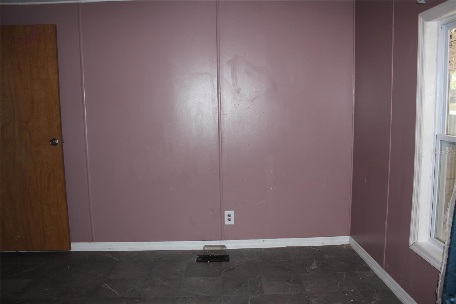 Image 41 of 57 For 825 Robinson Court