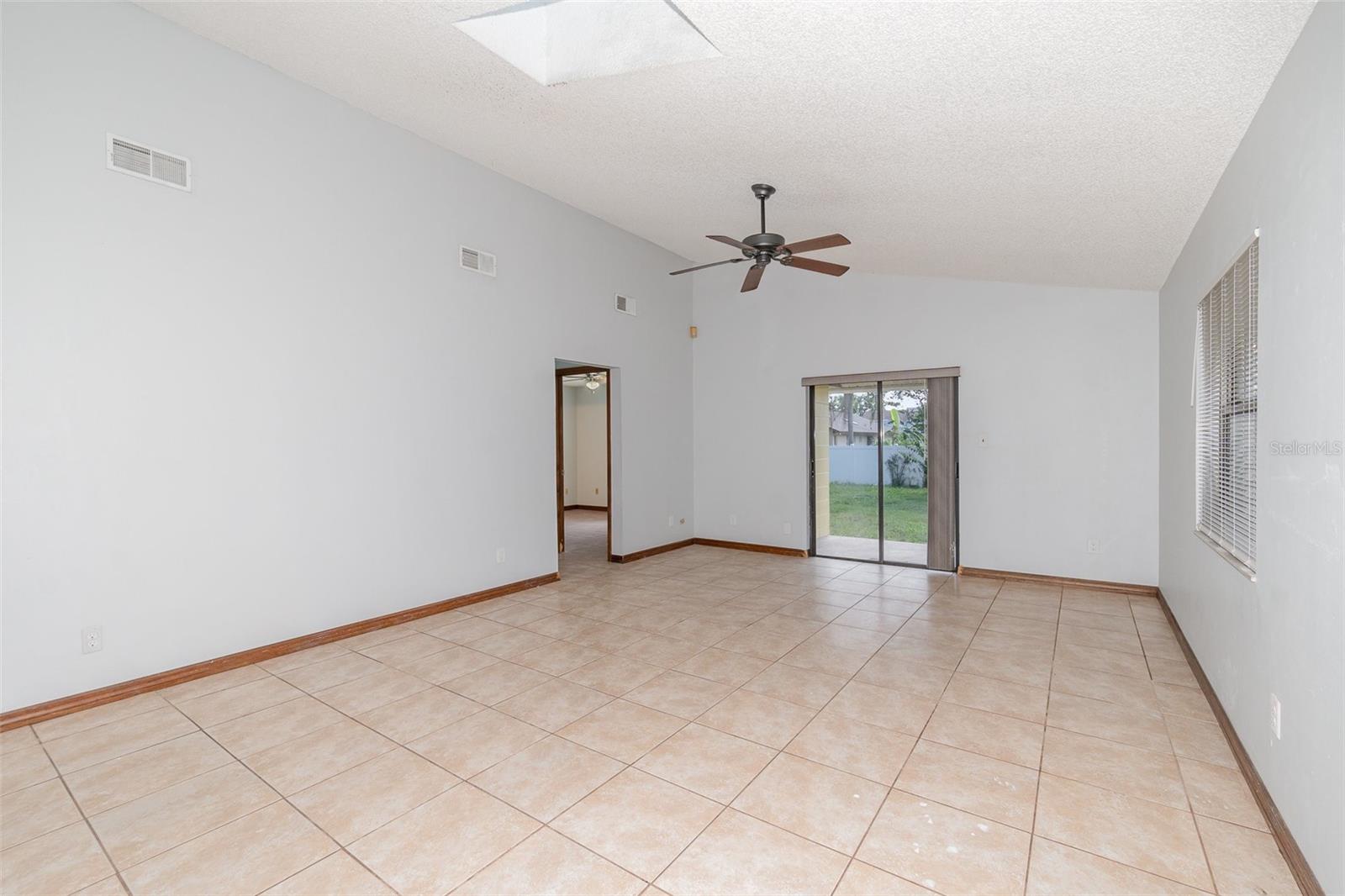 Image 11 of 25 For 1007 Glendale Street