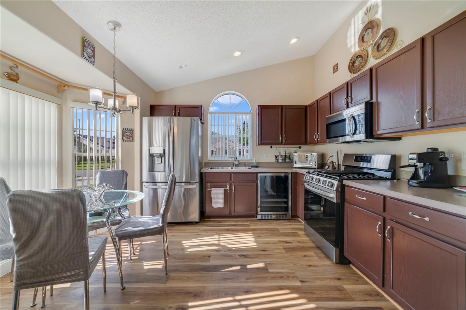 Image 4 of 20 For 4533 Oakbrook Court