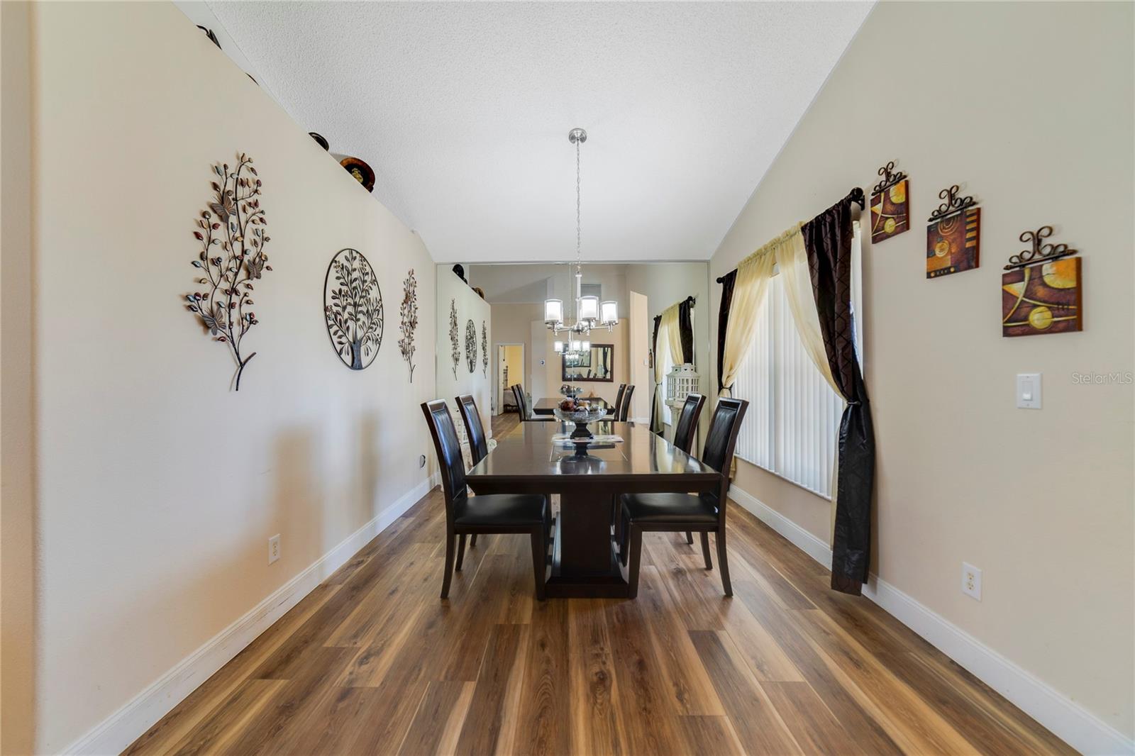 Image 5 of 20 For 4533 Oakbrook Court