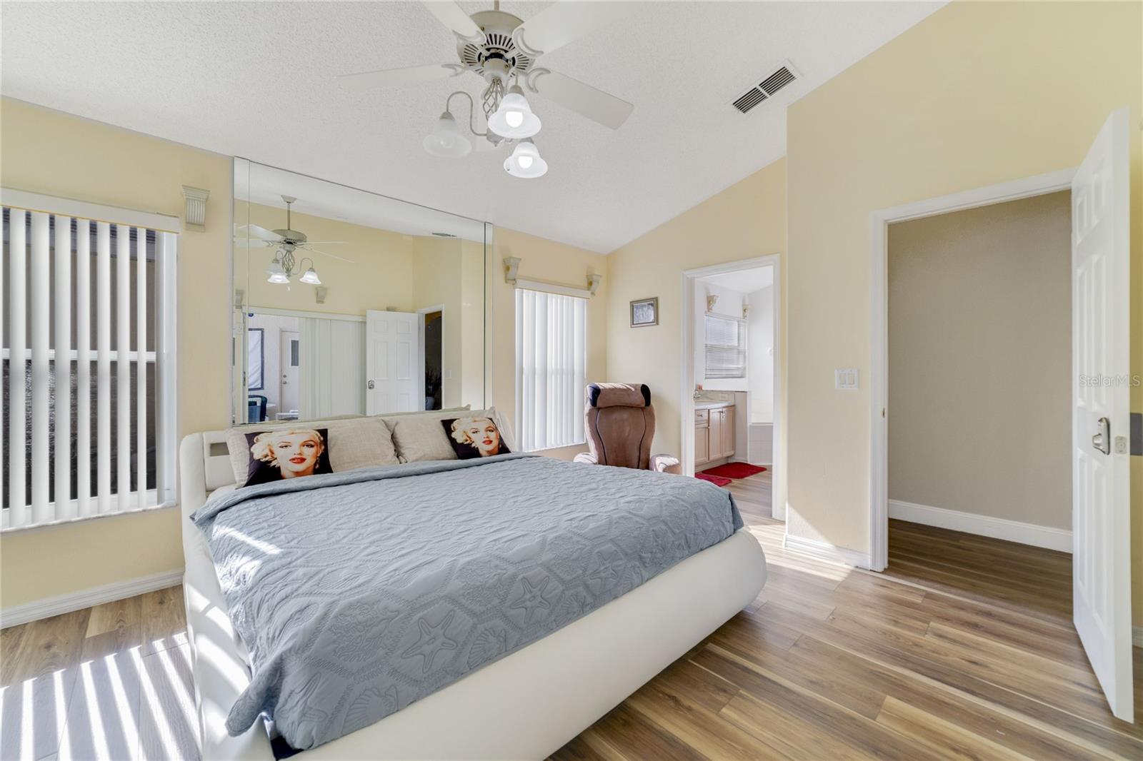 Image 6 of 20 For 4533 Oakbrook Court